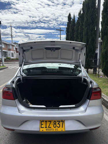 Volkswagen Voyage 1.6 Highline