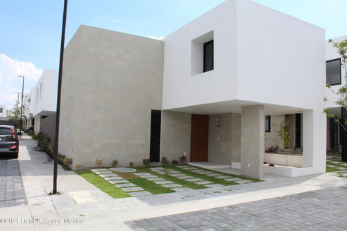 Imagen 1 de 14 de Zibata Inspira Casa En Esquina Con 3 Recamaras Y 205 Mts2 Qh.211955