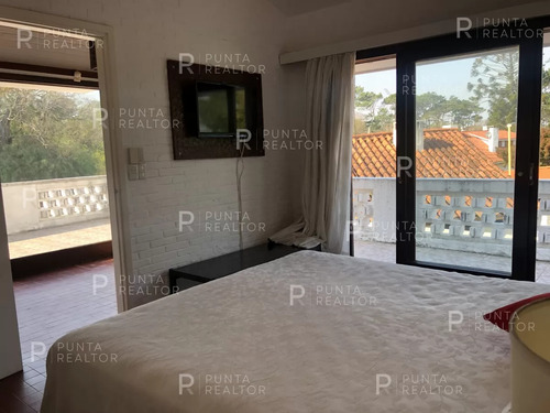 Casa En Venta En Playa Mansa, Punta Del Este, Uruguay