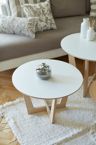 Imagen 4 de 8 de Mesa Redonda Ratona Blanc 70cm Pata Cruz Nordico Escandinavo