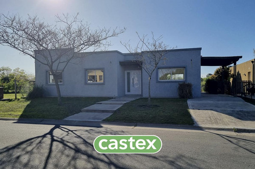 Casa En Venta En Pilar Del Este, Santa Guadalupe