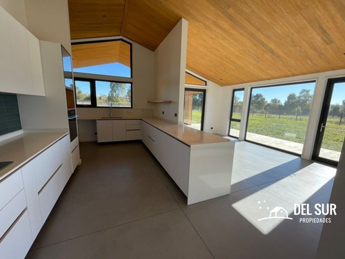 Casa Nueva, Moderna Y Con Excelente Aislación