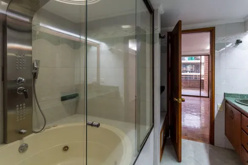 Apartamento En Venta En Conquistadores. Cod V21453