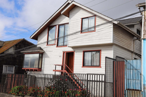 Casa En Ubicación Central En Puerto Montt.