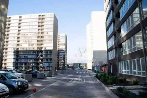 Av Ovalle (67771)