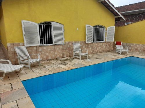 Casa Terrea 6 Dormitorios ,4 Banheiros, 4 Vagas De Garagem,piscina Churrasqueira.proximo A Praia..
