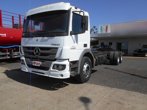 Imagem 2 de 25 de Mercedes Benz Atego 2426 Branco 2019