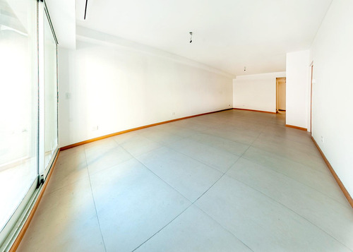 Venta Departamento En Palermo Piso Entero Con Balcón. 4 Ambientes Con Dependencia