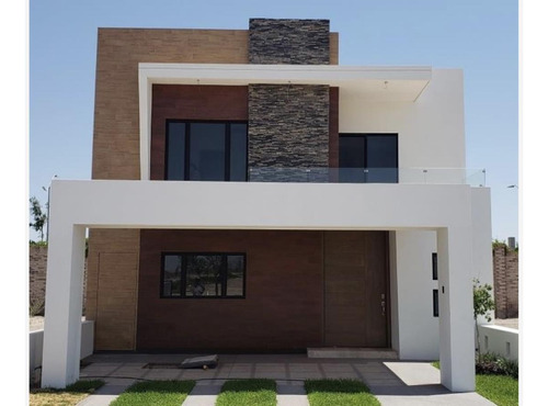 Casa En Venta En Altozano La Nueva Laguna