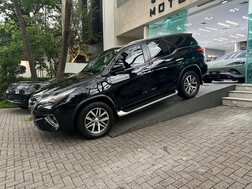 Toyota Hilux SW4 2.8 SRX 4X4 7 LUGARES 16V TURBO INTERCOOLER DIESEL 4P AUTOMÁTICO