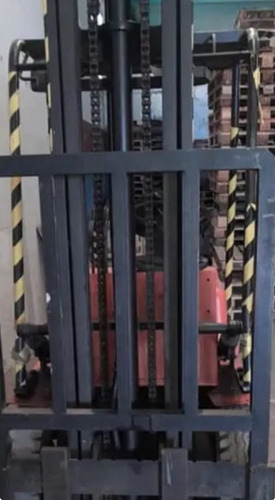 Autoelevador Marca Clark Motor Renault Naftero Torre Doble