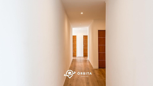 Casa En Venta En San Sebastián, Area 5, A La Laguna