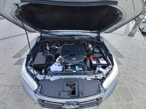 Toyota Hilux 2.8 Cd Srx 177cv 4x4 At 2020