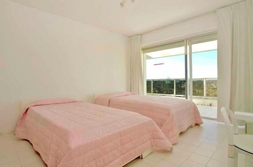 Apartamento En Venta De 5 Dormitorios En Playa Mansa