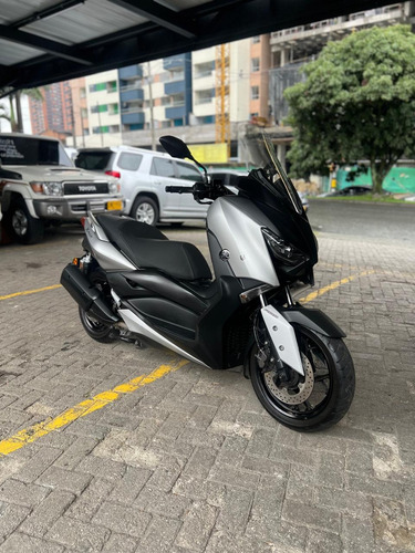 Moto Yamaha X- Max 300