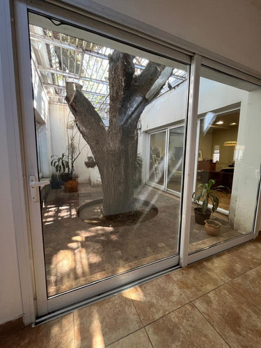 Casa De Categoria A La Venta En Villa Belgrano Sobre Neper