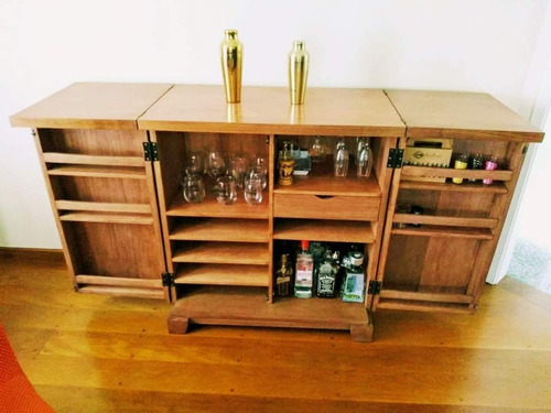 Bar Adega De Madeira Com Taceiro , Bancada E Prateleiras