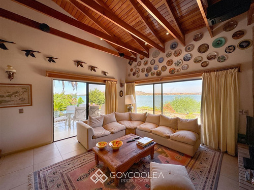 Casa En Venta De 4 Dorm. En Las Cabras