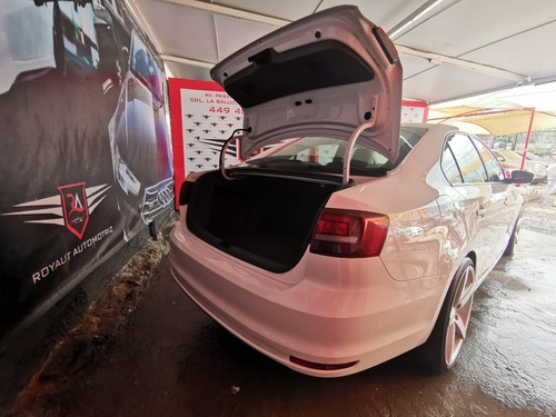Imagen 9 de 14 de Volkswagen Jetta 2016 2.0 Live At