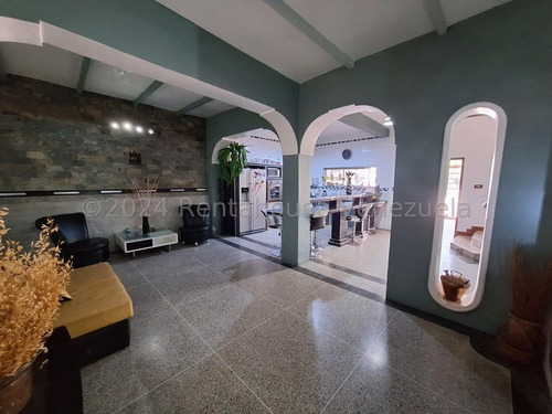 Rent-a-house Vende Bellísima Casa, La Victoria, Estado Aragua, 25-3576 Gf.