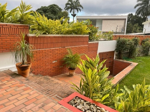 Imagen 2 de 30 de Se Vende Casa 750m2 7h+2s/8b+2s/2p Prados Del Este 0005