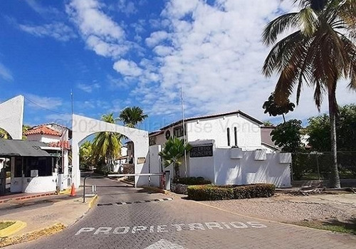 Imagen 1 de 4 de Mariestela Boada, Vende Bella Villa En Lecheria #20-24862