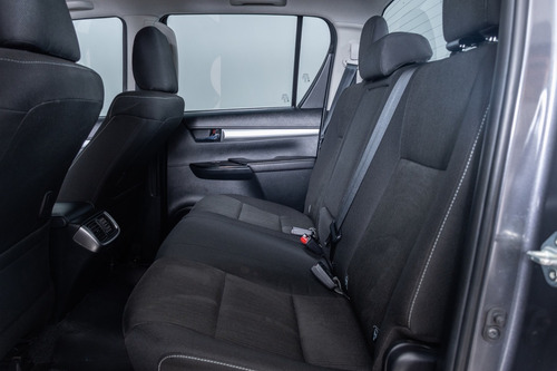 Imagen 13 de 14 de Toyota Hilux 4x2 Srv Mt 2018