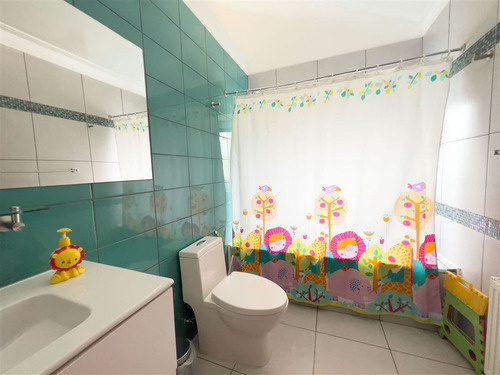 Casa En Venta De 5 Dorm. En Peñalolén