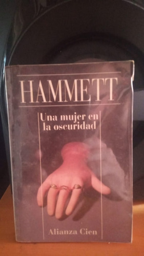 Una Mujer En La Oscuridad. Hammett