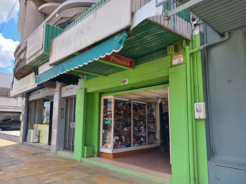 Venta Local Comercial En Sayago, Sobre Cno. Ariel