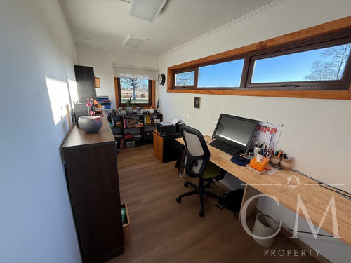 Hermosa Casa En Parcela De 8.000 M2 En Trafún.