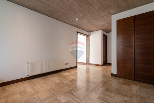 Linda Casa En Lo Barnechea: Espacios Y Comodidad