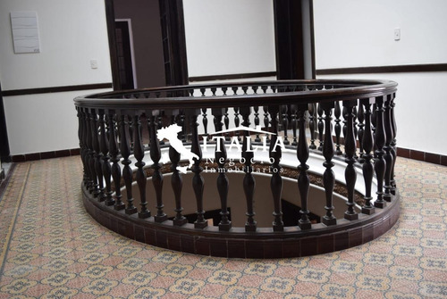 Excelente Propiedad De Estilo Ideal Instituto O Academia