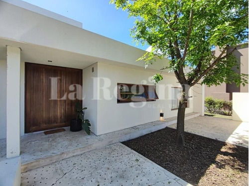 Casa  En Venta Ubicado En San Agustín, Villanueva, Tigre