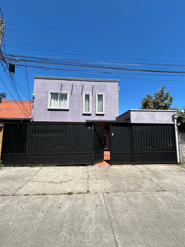 Casa En Venta De 4 Dorm. En Curicó