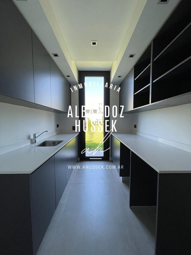 Casa En Venta A La Laguna - 5 Dorm. En Suite - En Golf Club, Nordelta, Tigre