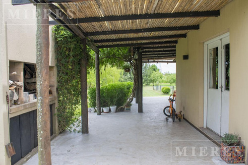 Imagen 26 de 30 de Lindisima Casa En Venta Con Vista Al Lago En Chacras De La Cruz