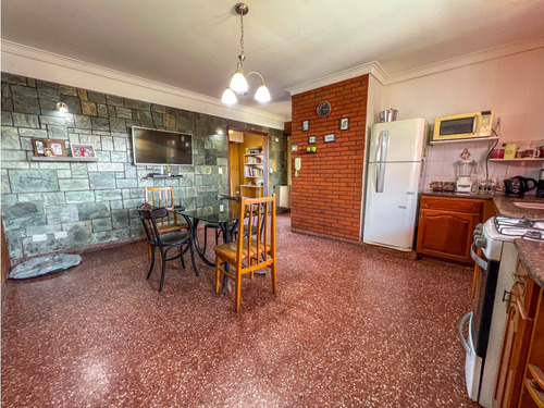 Casa Ph 3 Amb. (p.a) Con Terraza- Av. J. P. Ramos Y San Salvador