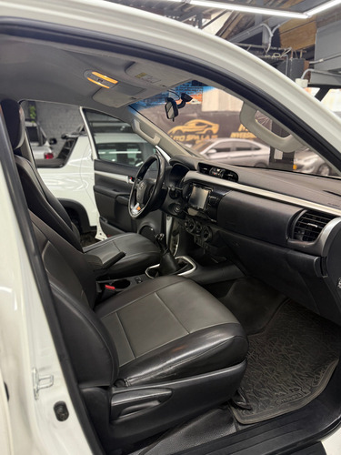 Toyota Hilux 2.7l MT 4x4