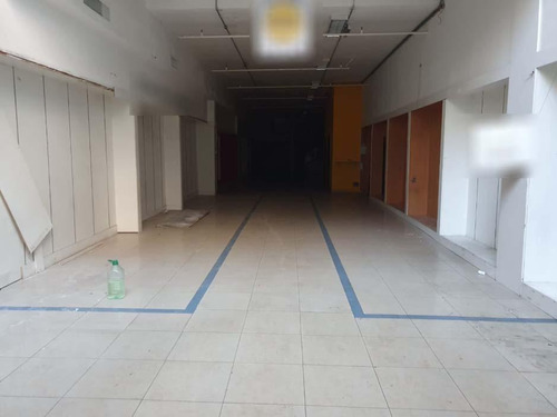 Imagen 2 de 22 de Edificio Comercial, 18 De Julio Entre Paraguay Y Rio Negro