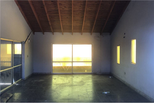Imagen 4 de 11 de Departamento De 4 Amb. En Primero Piso.