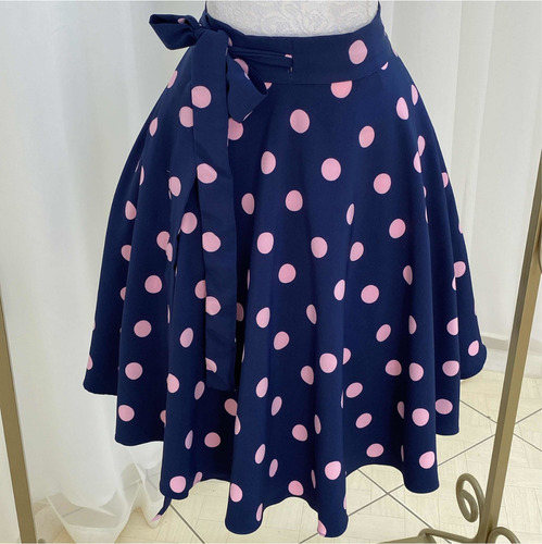 Imagem 1 de 5 de Sáia Envelope Midi Rodada Azul Marinho E Bolinhas Rosa