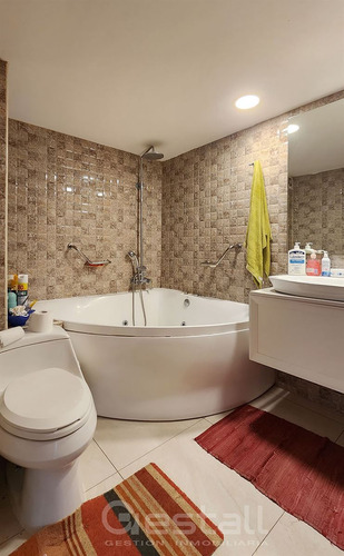 Departamento En Venta De 3 Dorm 3 Baños. En Las Condes