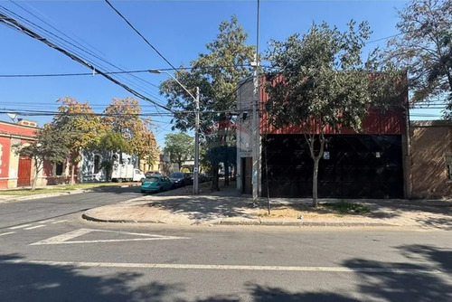 Espacio Mixto 213 M² Con Oficinas Y Bodegaje