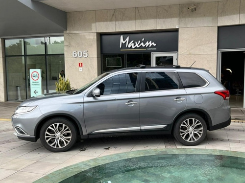 Imagem 8 de 12 de Mitsubishi Outlander 3.0 Gt 4x4 V6 24v Gasolina 4p