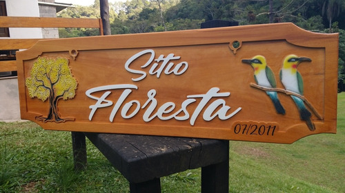 Placa Entalhada Em Alto Relevo