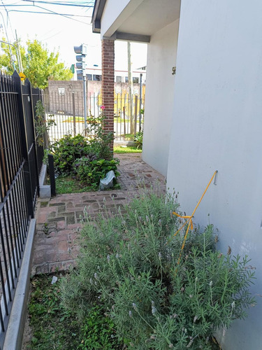 Casa En Ph Totalmente Independiente En Esquina Todo En Una