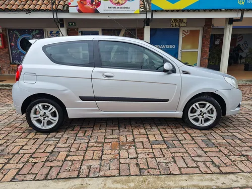 Chevrolet Aveo Emotion 1.6cc Mt Aa 4x2