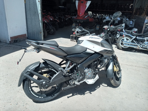 Bajaj Rouser Ns 200 Naked Deportiva 0km Carburador Sin Abs