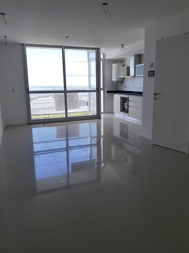 Imagen 3 de 11 de Departamento 3 Ambientes Con Vista Plena Al Mar Y Cochera En Venta En Mar Del Plata